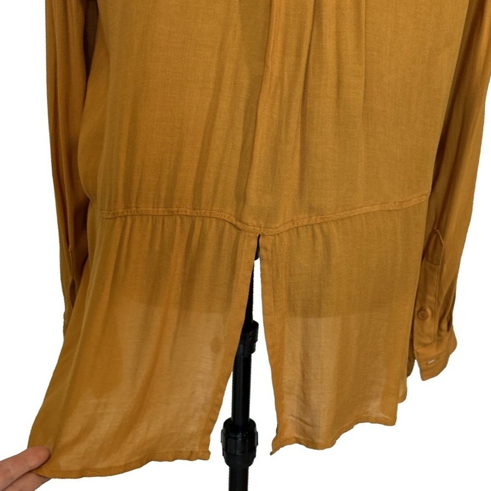 Bella Dahl Split Back Button Down Long Sleeve Shi… - image 5